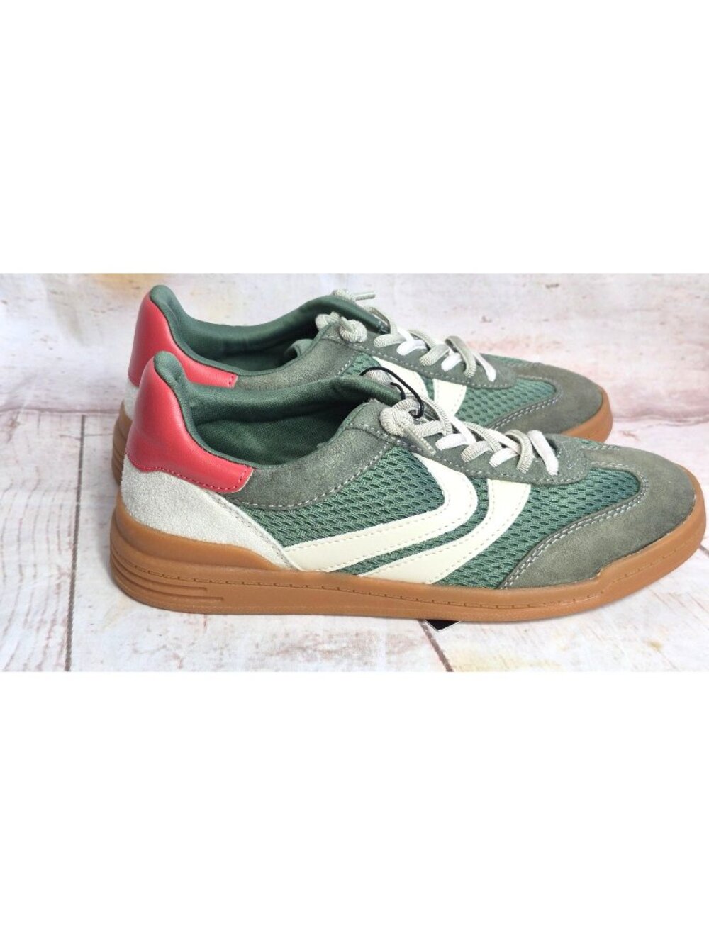 Madden New York Low Sneakers Green Suede & Mesh Womens Size 6 With Gum Sole